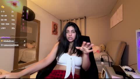 Snapshot of cloe_small08 chatting on 11/24/25, 06:13 cloe small online show from 11/24/25, 06:13