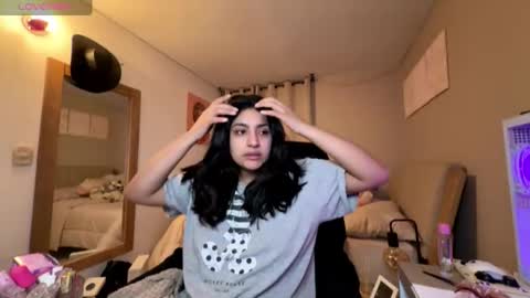 Snapshot of cloe_small08 chatting on 11/28/25, 05:43 cloe small online show from 11/28/25, 05:43