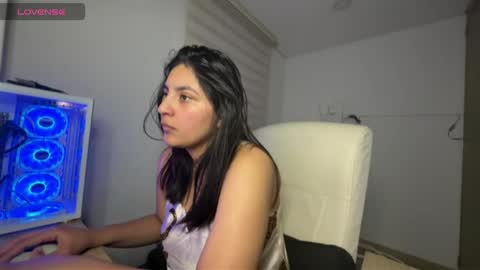 Snapshot of cloe_small08 chatting on 04/21/26, 04:52 cloe small online show from 04/21/26, 04:52