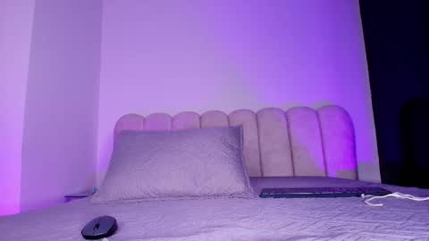 Cloe  Stanfort online show from 12/04/25, 07:33