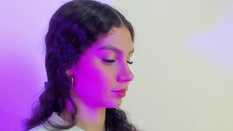 cloee20_ online show from 12/18/25, 02:28