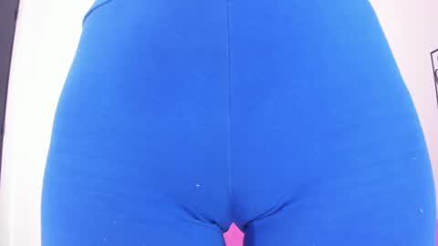 Snapshot of cloehonney chatting on 01/24/25, 01:45 cloe online show from 01/24/25, 01:45