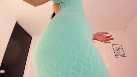 Snapshot of cloehonney chatting on 01/31/25, 12:28 cloe online show from 01/31/25, 12:28