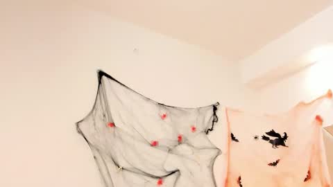 Cloe online show from 10/14/25, 10:21