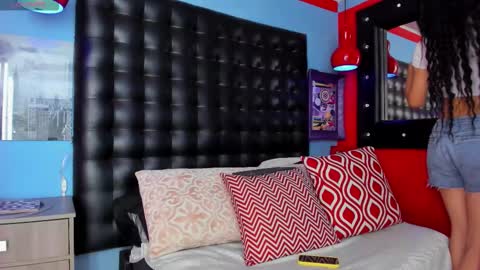 ---Cloe--- online show from 11/18/25, 02:54