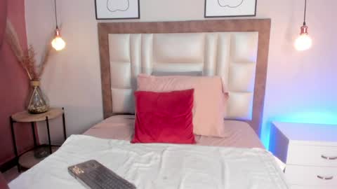 Cloe Rossel online show from 04/15/26, 06:26