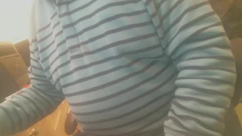 clouds8888 online show from 11/17/25, 12:11