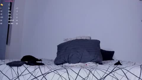 Snapshot of cloudy_pigdude chatting on 02/10/25, 06:53 CRISTIAN online show from 02/10/25, 06:53