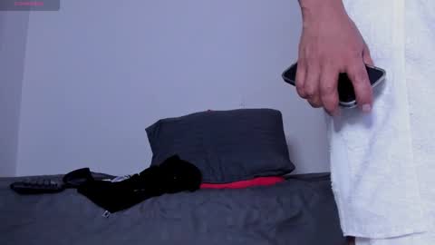 Snapshot of cloudy_pigdude chatting on 03/03/25, 12:04 CRISTIAN online show from 03/03/25, 12:04