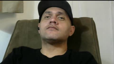 Snapshot of cloudyclearskies chatting on 11/16/25, 06:35 CloudyClearSkies online show from 11/16/25, 06:35