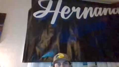 Snapshot of cloudyydayzz chatting on 02/25/26, 11:31 tallhungandcloudy online show from 02/25/26, 11:31