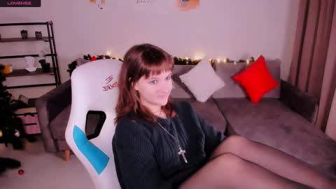 Snapshot of clover_red chatting on 01/09/25, 03:23 Clover follow me online show from 01/09/25, 03:23