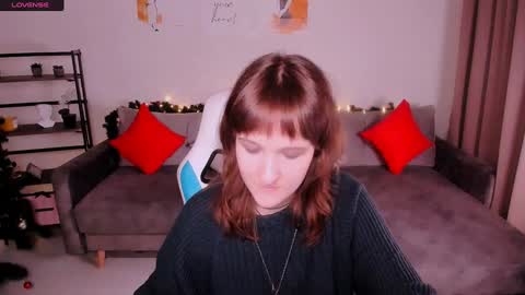 Snapshot of clover_red chatting on 01/09/25, 06:57 Clover follow me online show from 01/09/25, 06:57