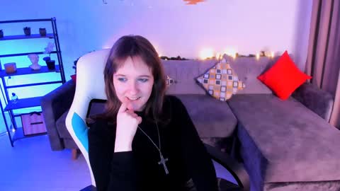 Snapshot of clover_red chatting on 01/14/25, 06:07 Clover follow me online show from 01/14/25, 06:07