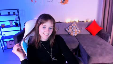 Snapshot of clover_red chatting on 01/14/25, 09:09 Clover follow me online show from 01/14/25, 09:09