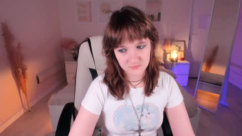 Snapshot of clover_red chatting on 01/26/25, 06:38 Clover follow me online show from 01/26/25, 06:38