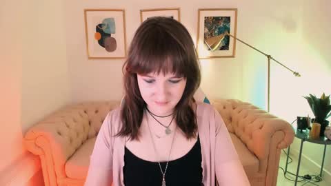 Snapshot of clover_red chatting on 01/28/25, 02:21 Clover follow me online show from 01/28/25, 02:21