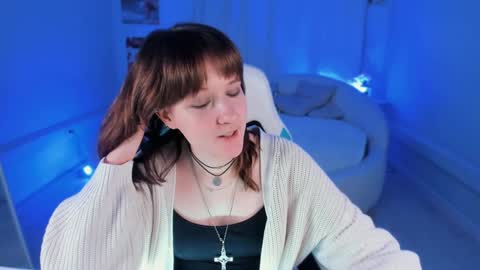 Snapshot of clover_red chatting on 01/30/25, 06:00 Clover follow me online show from 01/30/25, 06:00