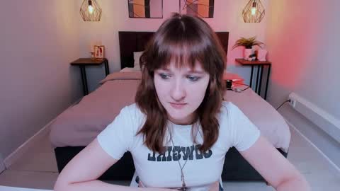 Snapshot of clover_red chatting on 02/02/25, 05:48 Clover follow me online show from 02/02/25, 05:48