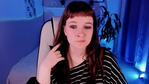 Snapshot of clover_red chatting on 09/14/25, 01:43 Clover follow me online show from 09/14/25, 01:43