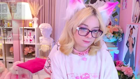 Snapshot of coconut_mia chatting on 12/07/24, 09:00 Mia online show from 12/07/24, 09:00