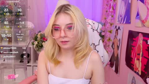 Snapshot of coconut_mia chatting on 01/25/25, 03:51 Mia online show from 01/25/25, 03:51