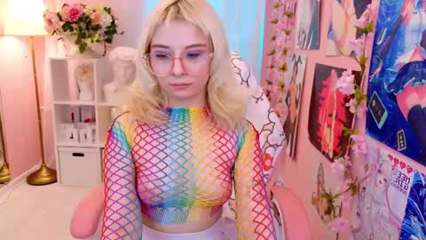 Snapshot of coconut_mia chatting on 03/11/25, 04:10 Mia online show from 03/11/25, 04:10