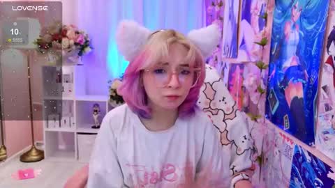 Snapshot of coconut_mia chatting on 10/03/25, 02:25 Mia online show from 10/03/25, 02:25