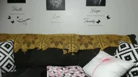 Snapshot of cocoscreamy chatting on 11/26/25, 01:34 CocosCreamy online show from 11/26/25, 01:34