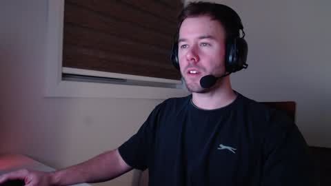 c o f f e e l o u n g e online show from 01/21/25, 02:22