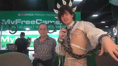 Snapshot of cokia_ chatting on 10/25/25, 06:13 Cokia online show from 10/25/25, 06:13