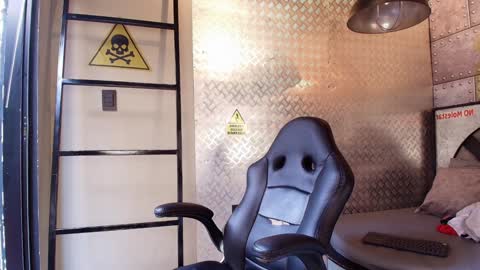 Snapshot of colethunder chatting on 01/23/25, 07:29 ColeThunder online show from 01/23/25, 07:29