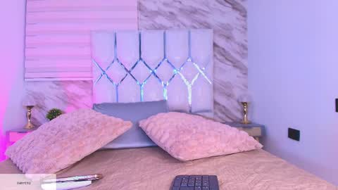 colett online show from 04/15/26, 12:01