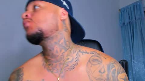 colin_fox1 online show from 03/26/26, 02:28