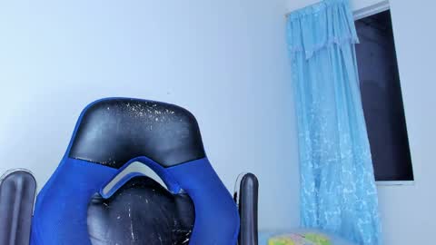 colin_fox1 online show from 04/09/26, 12:10