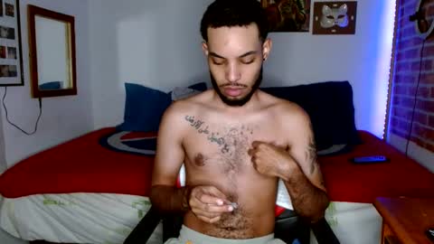 Snapshot of colinlatinbrown chatting on 01/28/25, 09:30 IG online show from 01/28/25, 09:30