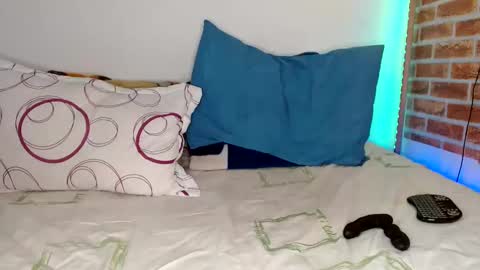 Snapshot of colinlatinbrown chatting on 02/20/25, 05:51 IG online show from 02/20/25, 05:51