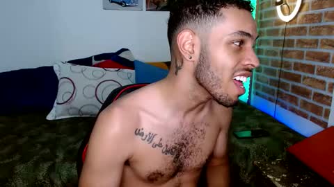 Snapshot of colinlatinbrown chatting on 03/04/25, 07:43 IG online show from 03/04/25, 07:43