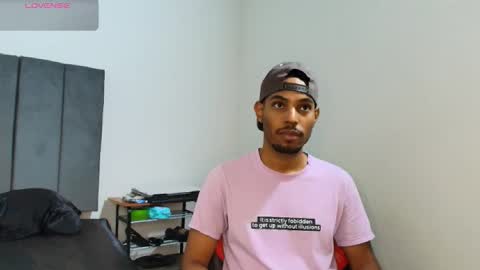 Snapshot of colinlatinbrown chatting on 11/05/25, 05:13 IG online show from 11/05/25, 05:13