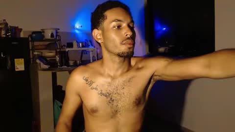 Snapshot of colinlatinbrown chatting on 11/11/25, 01:05 IG online show from 11/11/25, 01:05