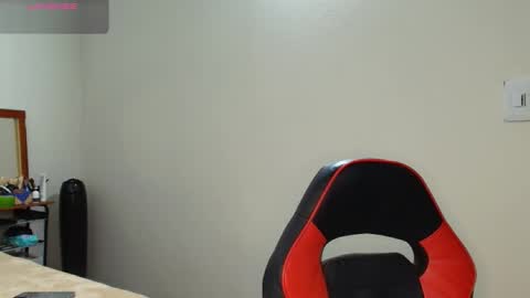 Snapshot of colinlatinbrown chatting on 11/14/25, 08:24 IG online show from 11/14/25, 08:24