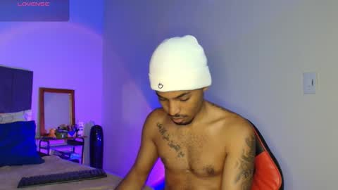 Snapshot of colinlatinbrown chatting on 11/17/25, 01:28 IG online show from 11/17/25, 01:28