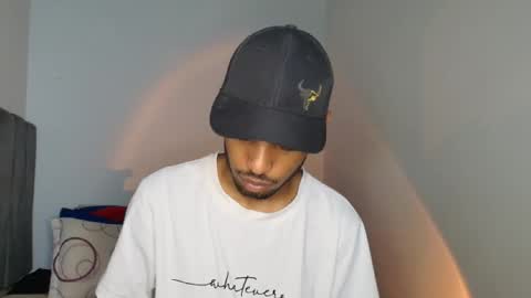 Snapshot of colinlatinbrown chatting on 11/26/25, 11:22 IG online show from 11/26/25, 11:22