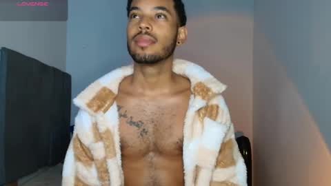 Snapshot of colinlatinbrown chatting on 12/01/25, 11:37 IG online show from 12/01/25, 11:37