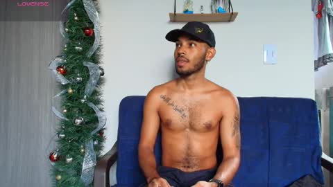 Snapshot of colinlatinbrown chatting on 12/04/25, 02:04 IG online show from 12/04/25, 02:04