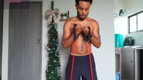 Snapshot of colinlatinbrown chatting on 12/05/25, 04:47 IG online show from 12/05/25, 04:47