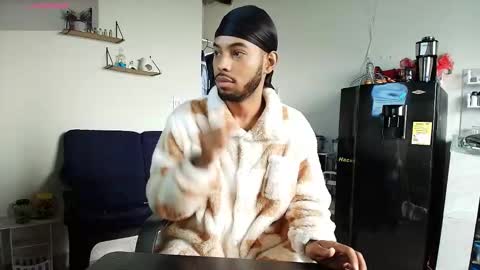 Snapshot of colinlatinbrown chatting on 01/13/26, 01:05 IG online show from 01/13/26, 01:05