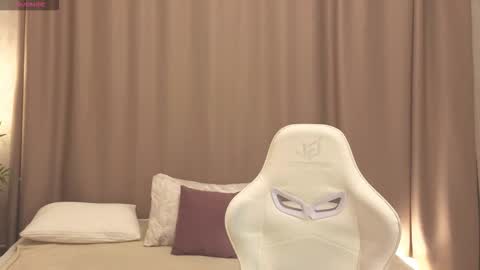 Collen Mon Tue Wed Thu Fri GMT 3 0300am - 0900am  online show from 03/25/26, 04:46