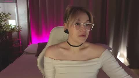 Collen Mon Tue Wed Thu Fri GMT 3 0300am - 0900am  online show from 04/04/26, 04:59