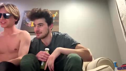 Snapshot of college_packing_8 chatting on 12/16/25, 11:10 college_packing_8 online show from 12/16/25, 11:10